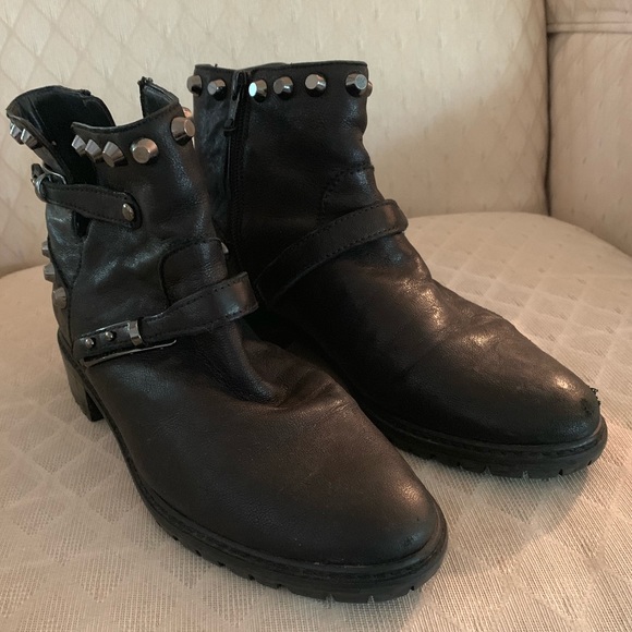 Stuart Weitzman Go West bootie - Picture 1 of 7